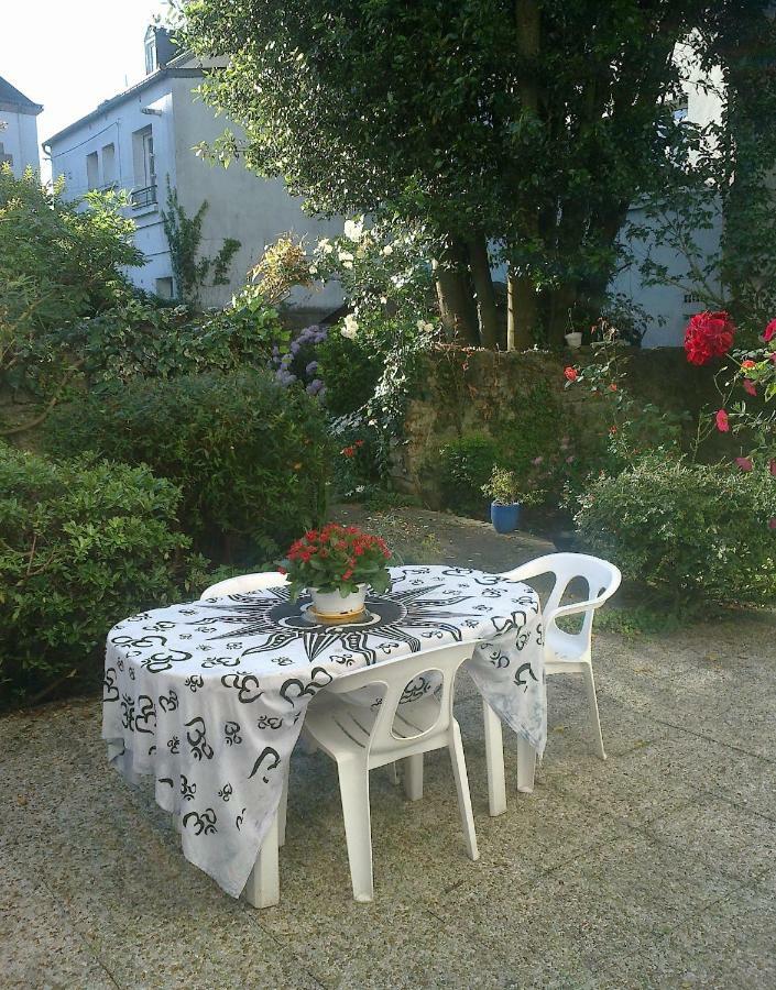 Chez Marie Apartment Понтиви Екстериор снимка